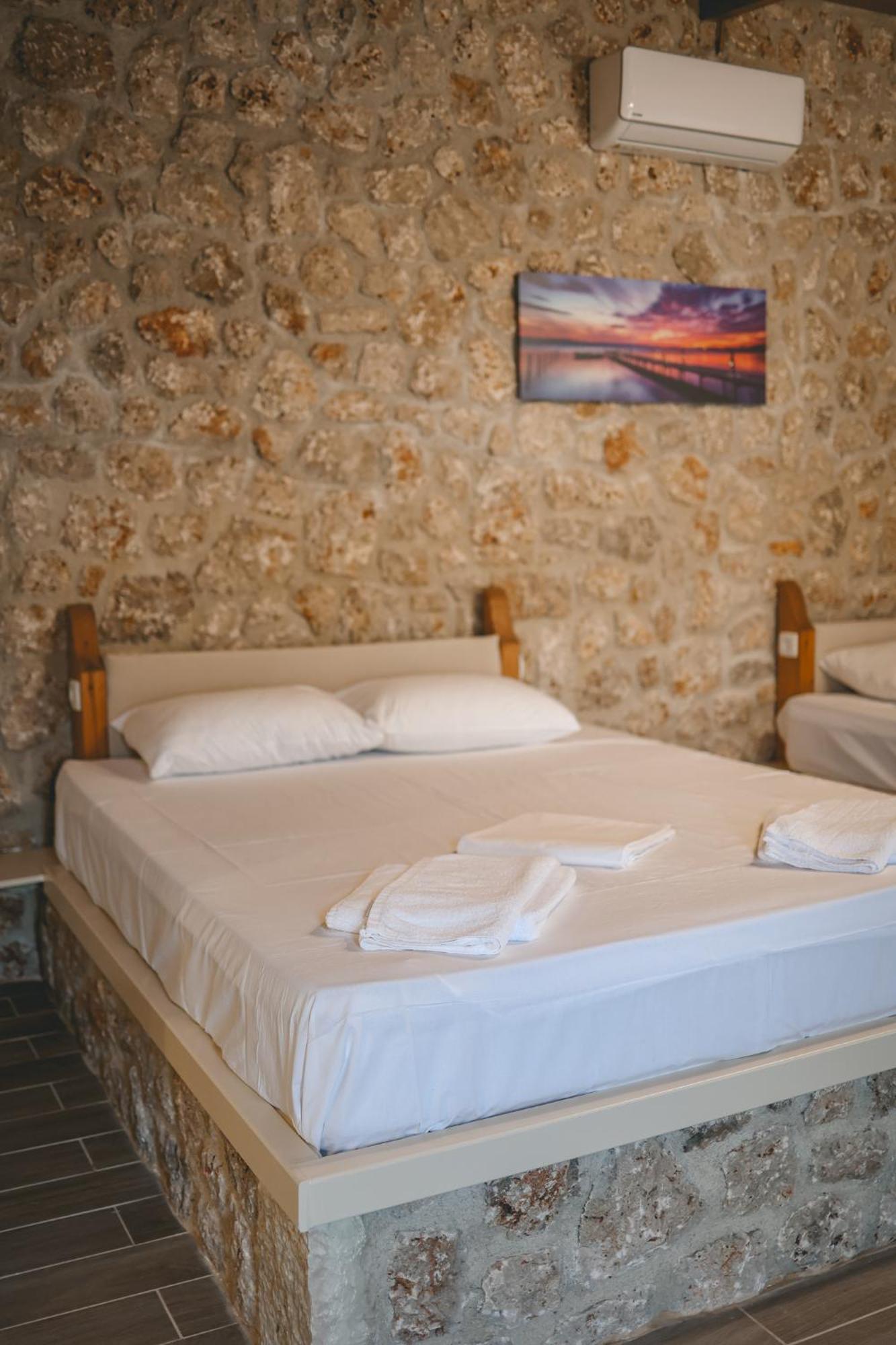 Tsanis Estate Lejlighedshotel Parga Eksteriør billede