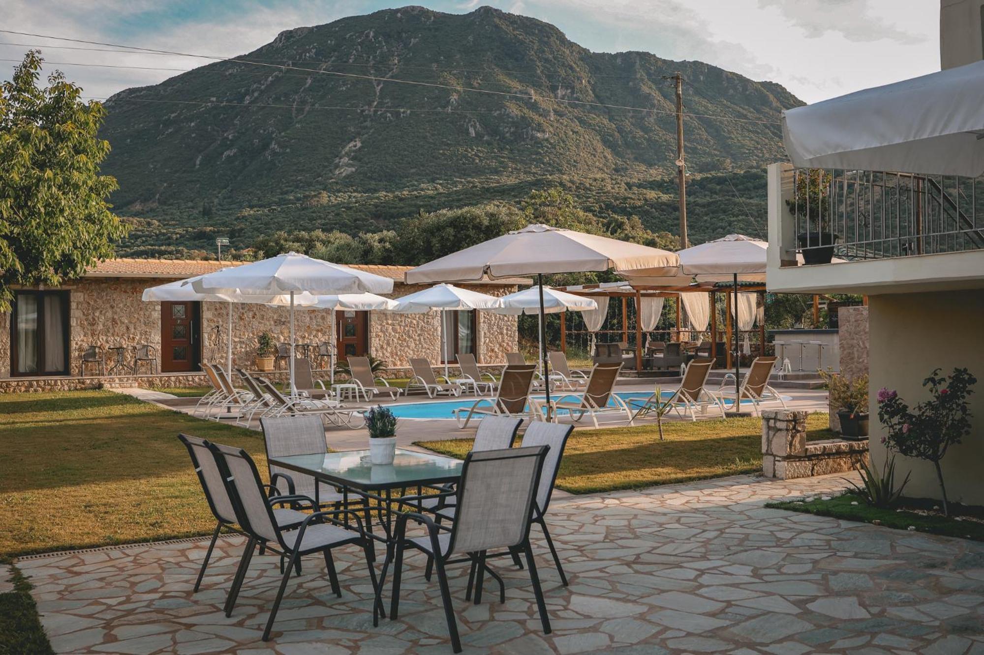 Tsanis Estate Lejlighedshotel Parga Eksteriør billede