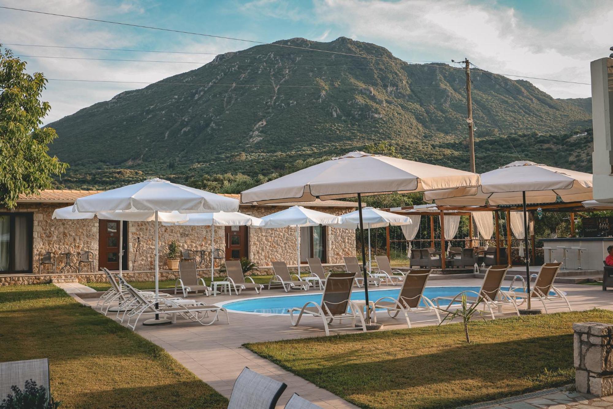 Tsanis Estate Lejlighedshotel Parga Eksteriør billede